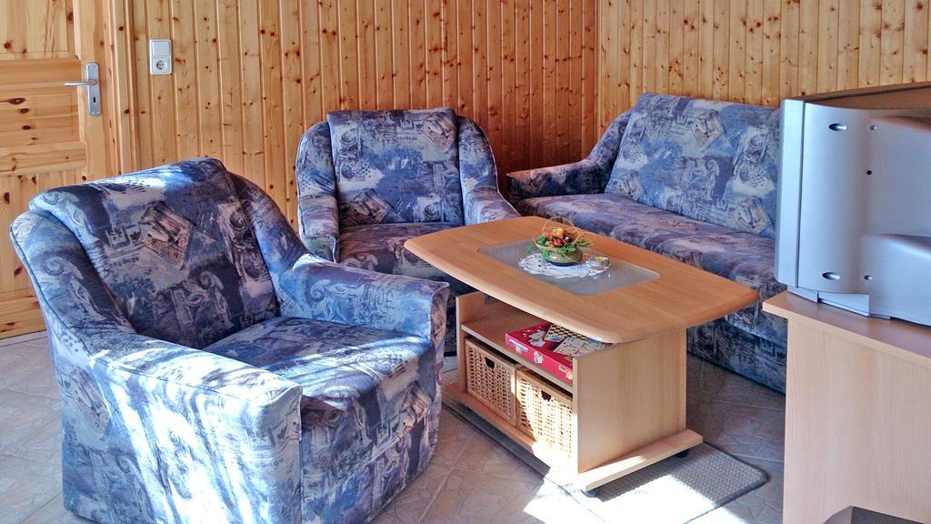 Bungalow Am Waldrand Barth Buitenkant foto